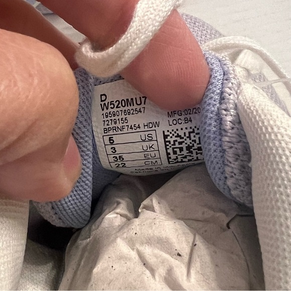 New Balance 520 V7 Running Athletic Shoes Women’s Size 5‎ = - Picture 3 of 7